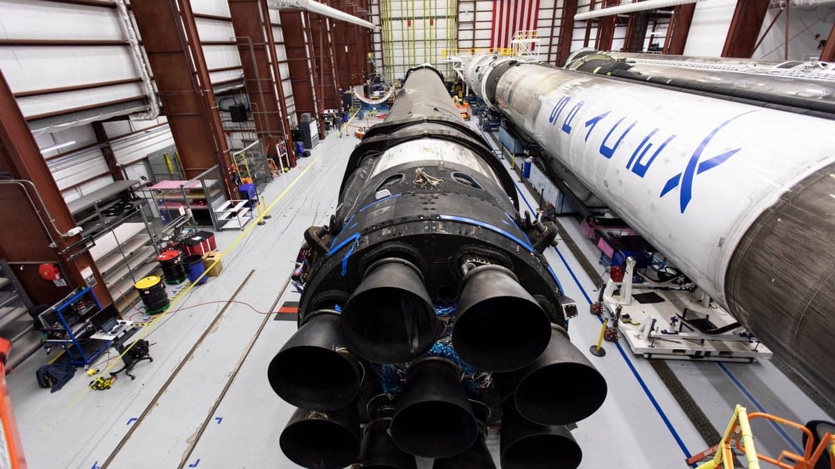 SpaceX ještě není na burze, ale Wall Street pro něj už chystá ETF. A někteří investoři ho drží i bez IPO